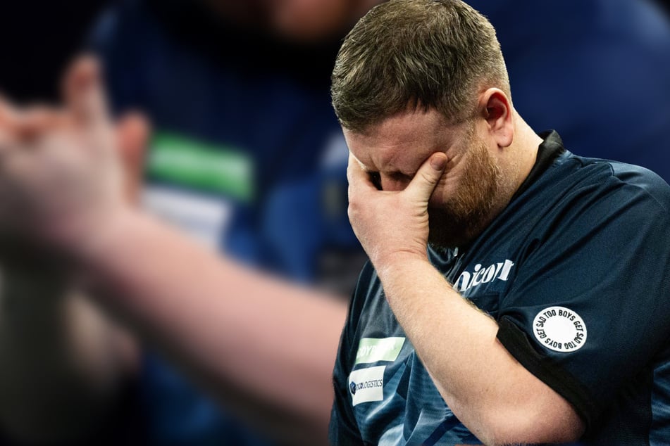 Todesfall als Auslöser! Dartsprofi erklärt Box-Ausraster auf WM-Bühne