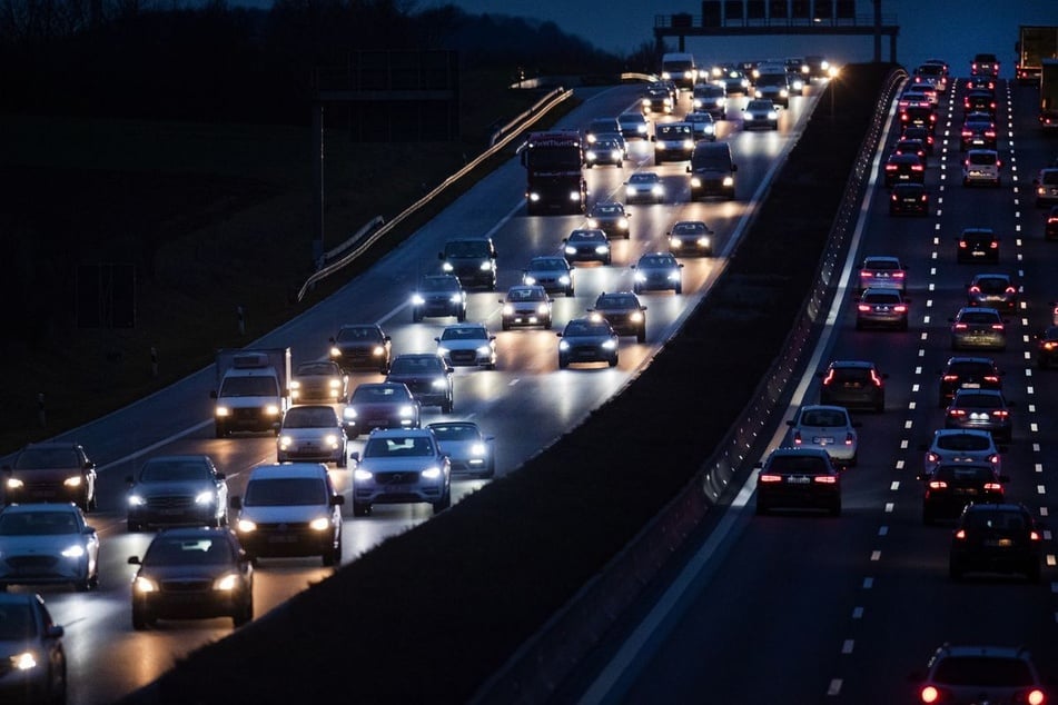Auf der A81 in Richtung Stuttgart passierte am frühen Morgen ein Unfall, der zu Verkehrsbehinderungen führte.