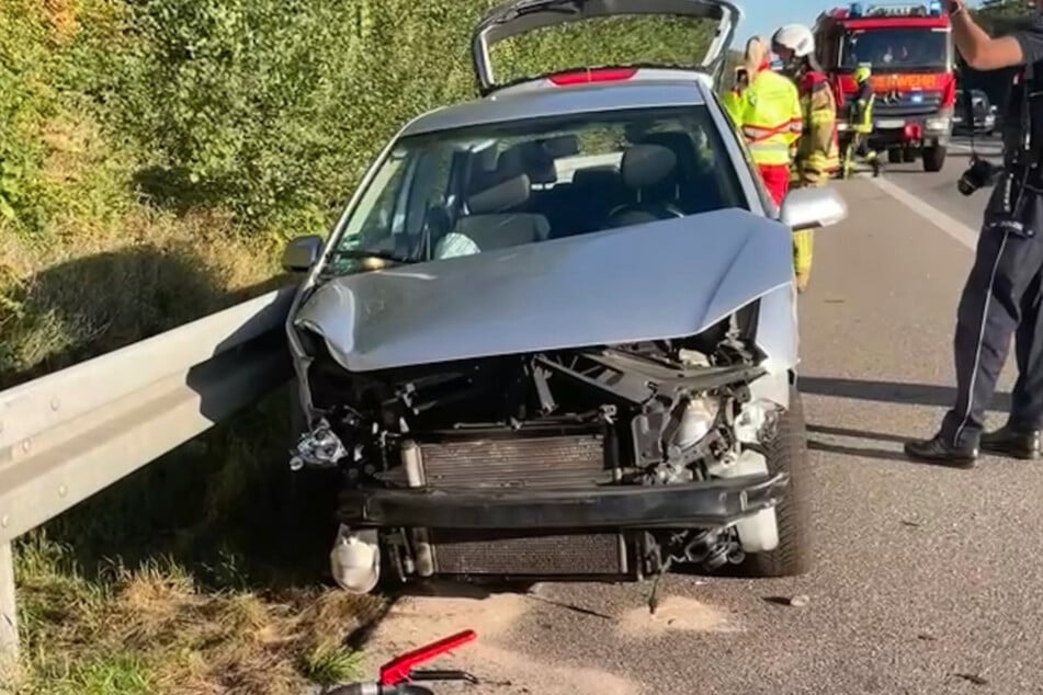 Der Unfallwagen wurde bei dem Crash erheblich beschädigt.