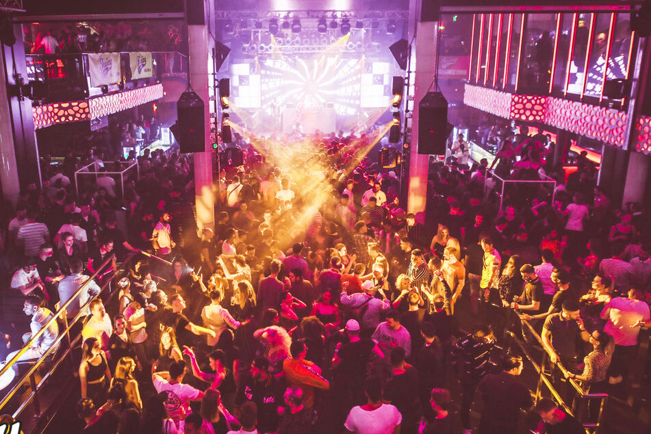 Blick in Österreichs größte Club-Discothek: Dürfen im Praterdome in Wien bald nur noch Geimpfte feiern?