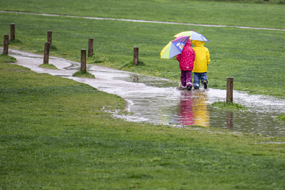 In NRW sollen am Wochenende bis zu 90 Liter Regen herunterkommen. (Symbolbild)