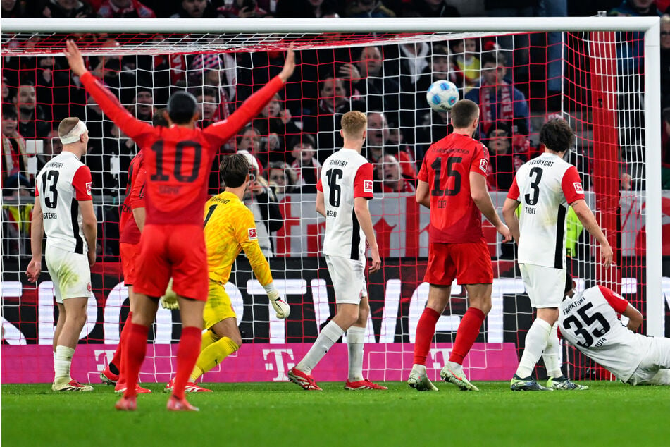 Auch beim 0:2 für die Bayern durch Hiroki Ito hatten die Frankfurter inklusive Keeper Trapp nicht gut ausgesehen.