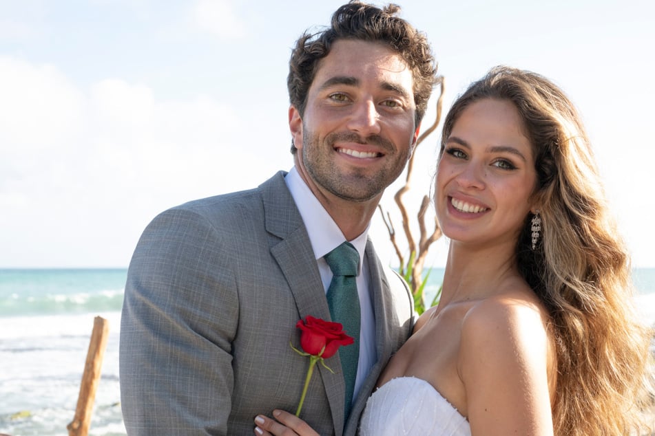 Joey Graziadei and Kelsey Anderson (r.) got engaged in Monday's finale of The Bachelor Season 28.
