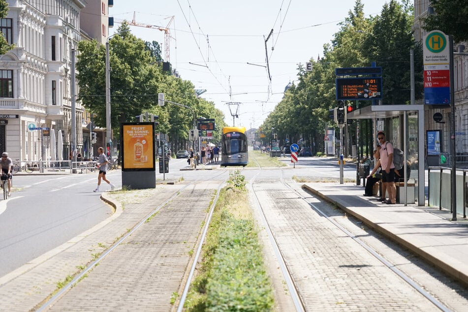 Auch die Kreuzung an der Kurt-Eisner-Straße wird bis Ende Juli gesperrt. Unter anderem sollen die Gleisanlagen und Oberleitungen erneuert werden.