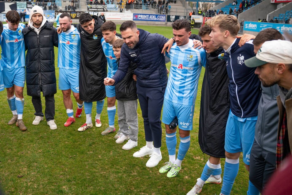 Trotz angespannter Personallage fordert CFC-Coach Benjamin Duda (37, M.) von seiner Mannschaft in Zehlendorf eine Reaktion.