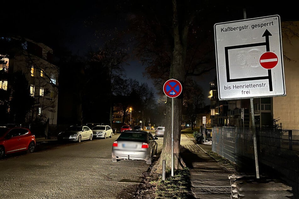 Gesperrt wurde unter anderem wegen mangelnder Fahrbahnbreiten und zum Schutz der Anwohner.