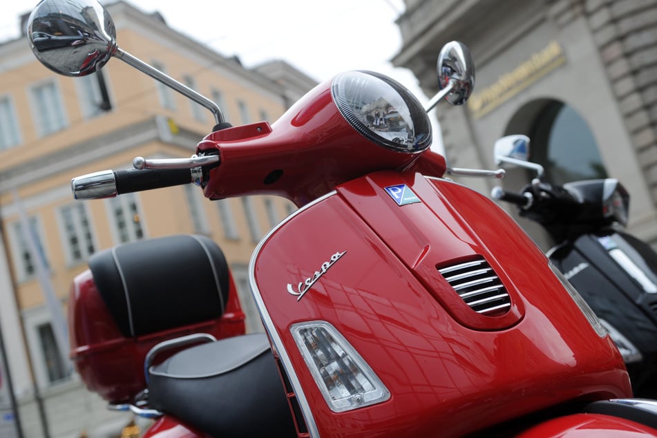 Der mutmaßlich alkoholisierte Mann (58) ist mit seiner Vespa gestürzt (Symbolbild).