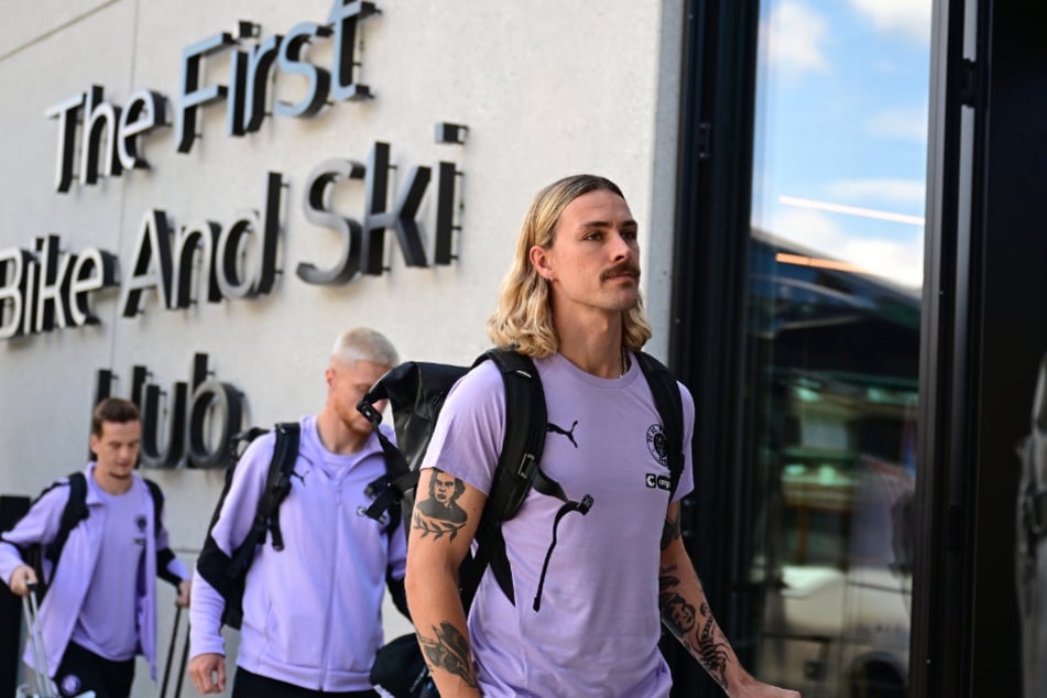 Kapitän Jackson Irvine (32) ist ins Trainingslager mitgereist. Er wird individuelle Einheiten absolvieren.