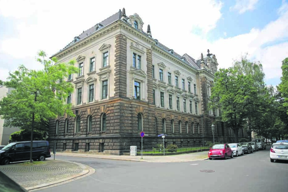 Herrschaftlich anzusehen, aber verseucht: Das Justizministerium im Dresdner
Regierungsviertel.