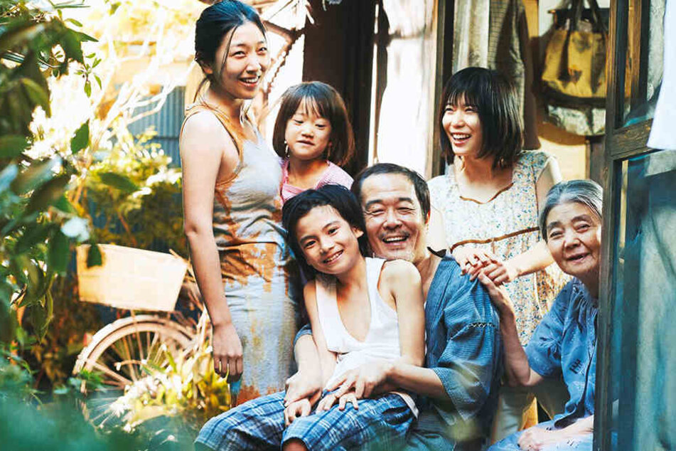 Die versammelte Familie Shibata.