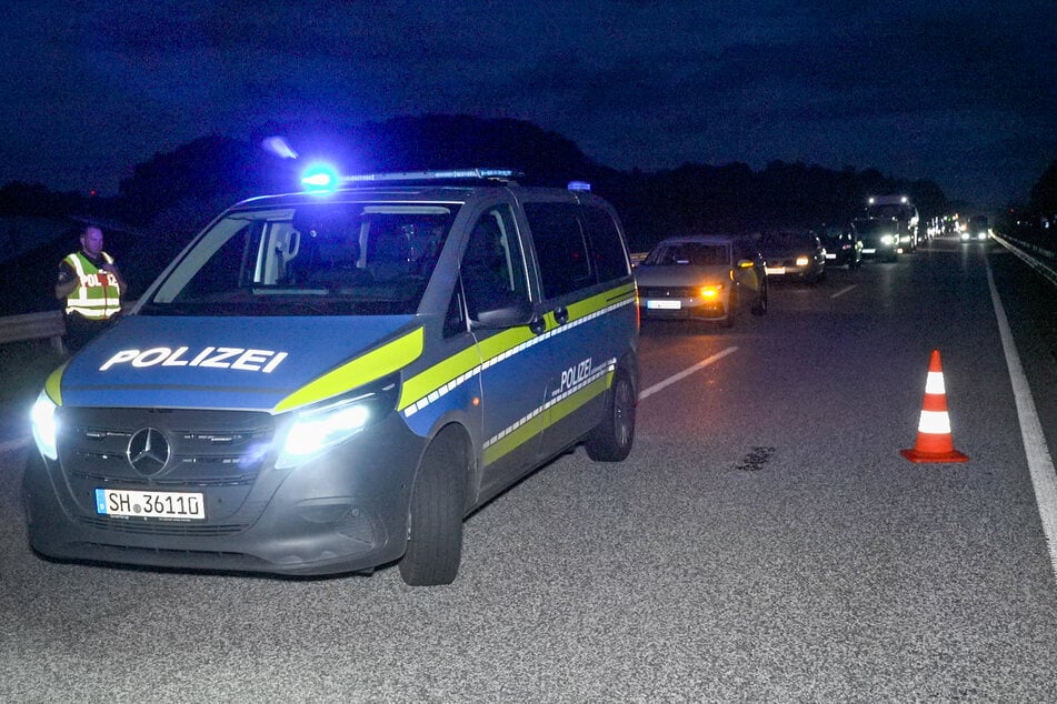 Wegen eines aggressiven Bullen kam der Verkehr auf der A23 am Dienstagabend kurzzeitig zum Stillstand.