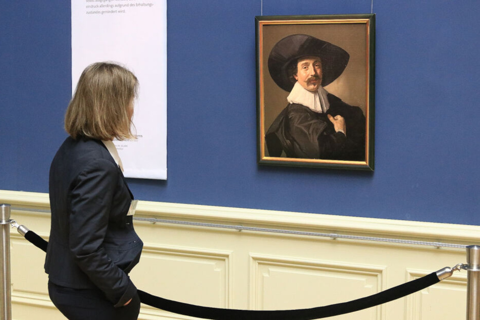 Eine Woche lang werden die Bilder in Gotha ausgestellt, dann sollen sie restauriert werden.