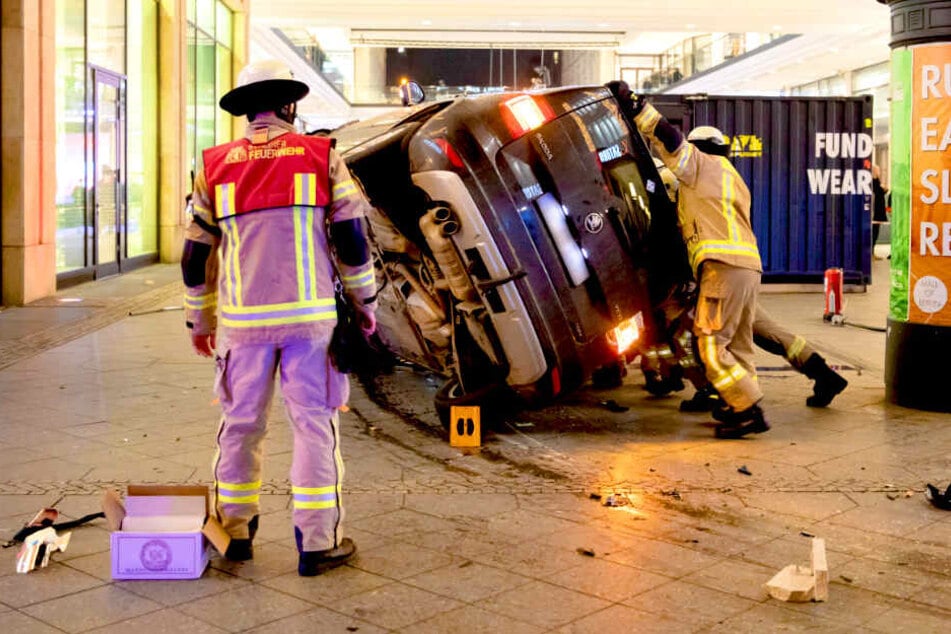 SUV kracht in Mall of Berlin: Neue Details zum Horror-Crash!