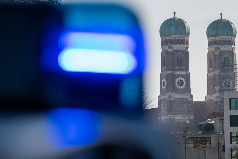 Die Münchner Polizei sucht im Zusammenhang mit den Vorfällen Zeugen. (Symbolbild)