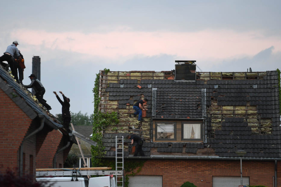 Etliche Dächer wurden vom Wind zerstört.