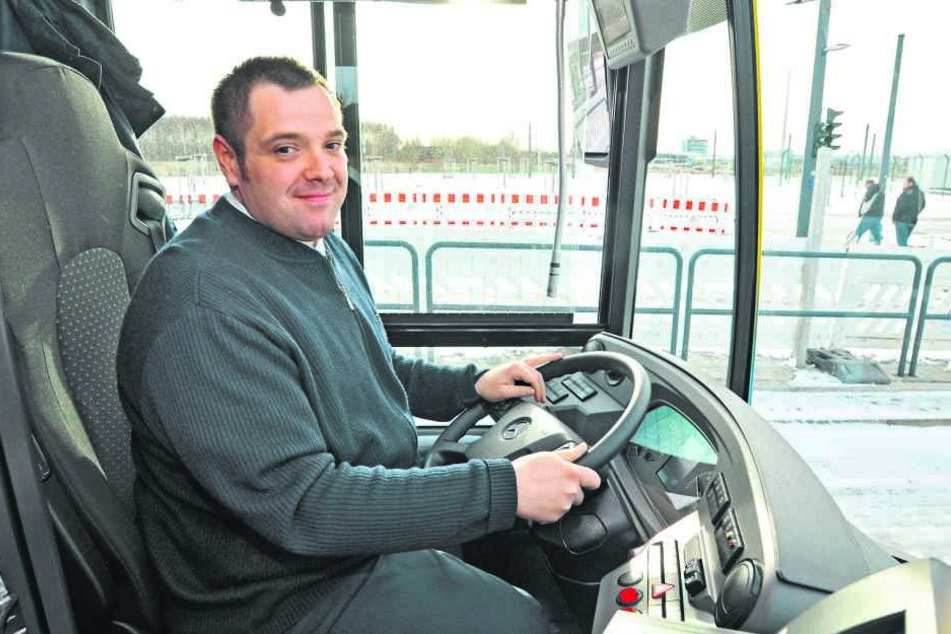 Busfahrer André
Puhl (33) eröffnete
die neue
Ringbuslinie.