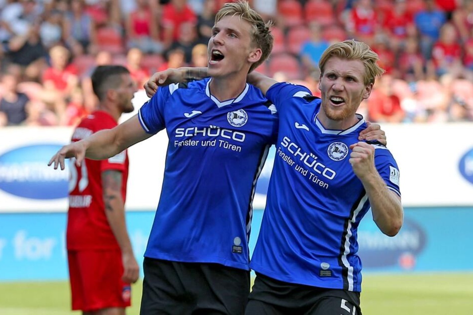 Ob Edmundsson (links) am Sonntag wieder jubeln kann, wie hier mit Andreas Voglsammer (rechts) nach dem 1:1 gegen Heidenheim?