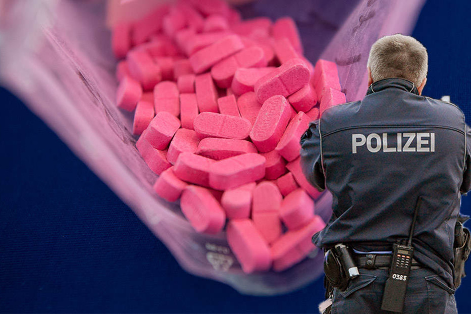 Bei der Durchsuchung der Wohnung fanden die Beamten rund 2300 Ecstasy-Tabletten. (Symbolbild)