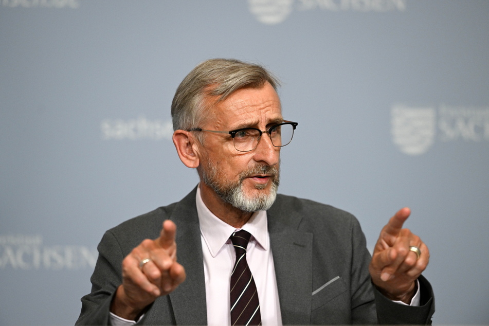 Fordert seit Wochen Grenzkontrollen: Sachsens Innenminister Armin Schuster (62, CDU). Nun hat er weitere Unterstützer.
