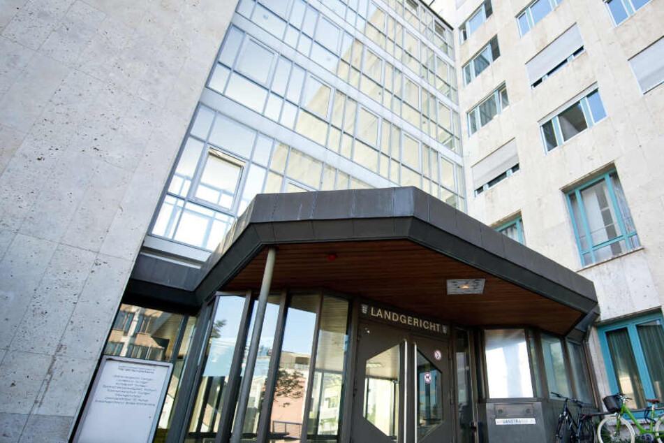 Das Landgericht Stuttgart verurteilte den Mann zu lebenslanger Haft.