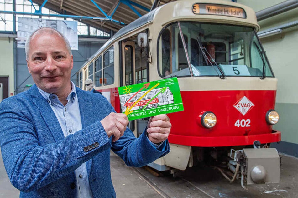 Ein Jahr verbrachten Sammlungsleiter Thomas Laube (49) und die Straßenbahnfreunde Chemnitz mit der Aufbereitung der Sonderausstellung.