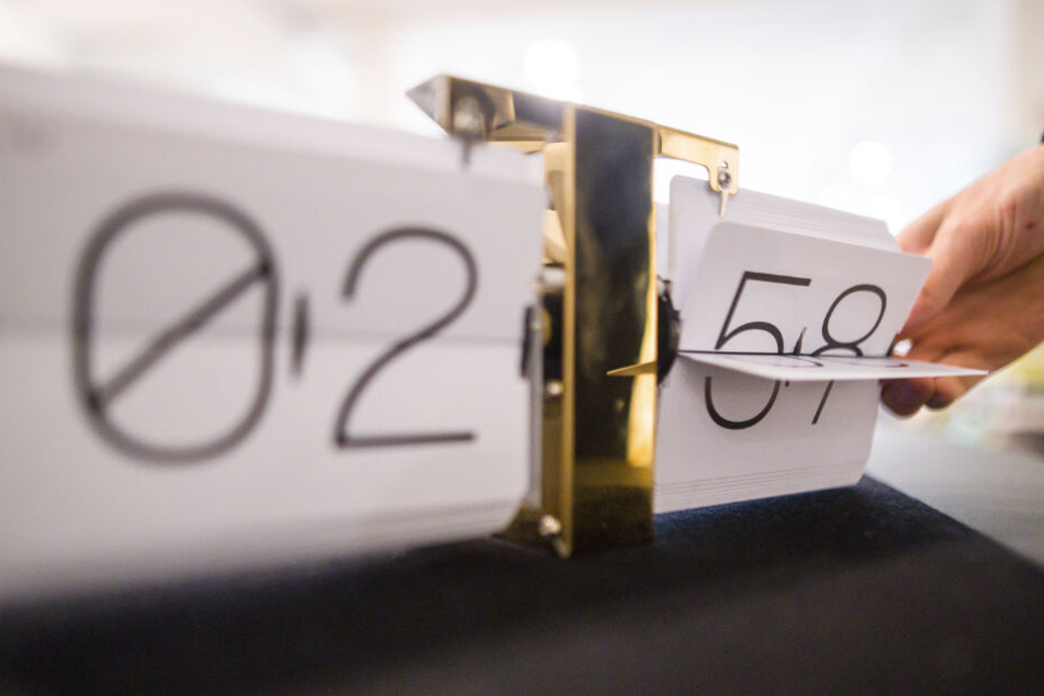 Die Uhren werden am 27. Oktober um 3 Uhr um eine Stunde auf 2 Uhr zurückgestellt.