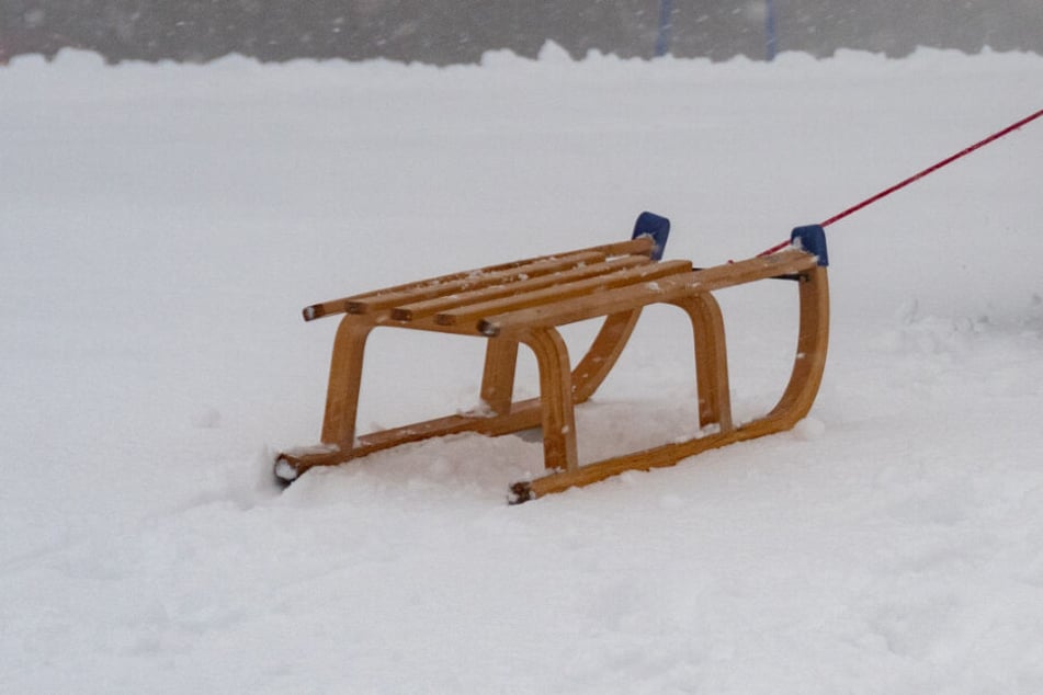 Auf einer Skipiste verunglückten die Geschwister mit einem Schlitten. (Symbolbild)