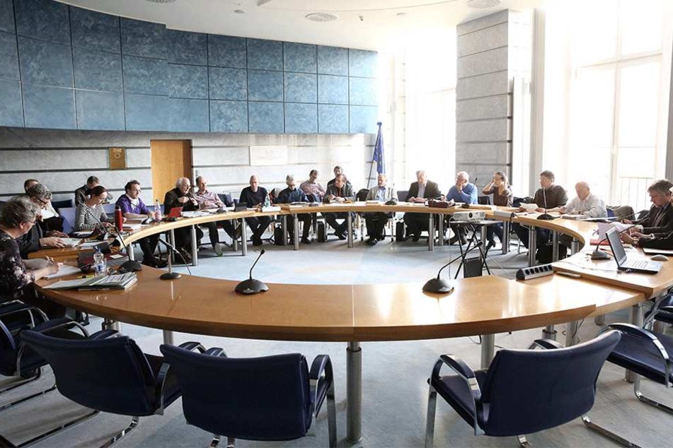 Ausschüsse im Dresdner Rathaus sind momentan mit 15 Stadträten besetzt.