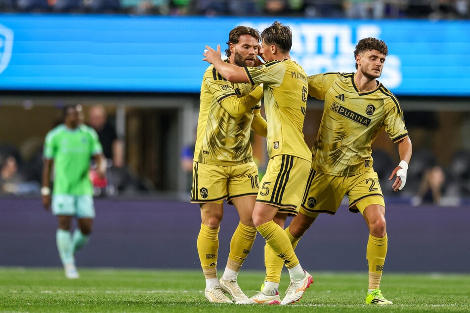 Bei seinem Comeback gegen Seattle erzielte Eduard Löwen (29, l.) den späten Ehrentreffer zum 1:4-Endstand. Trotzdem war es ein besonderes Tor.