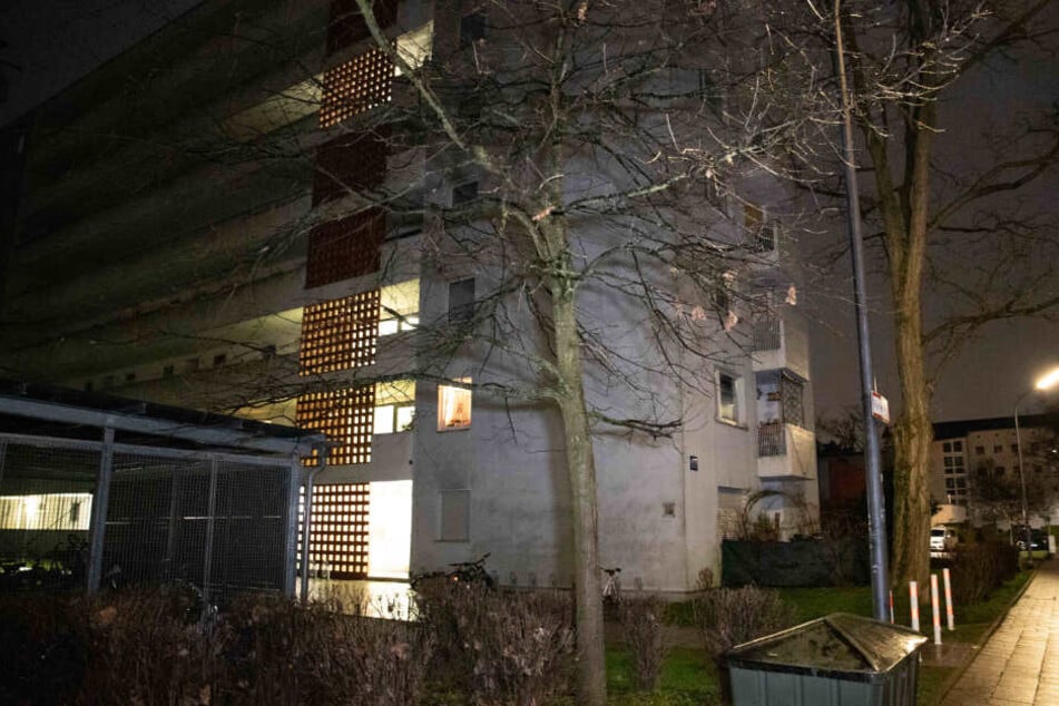 In diesem Wohnhaus im Münchner Stadtteil Hasenbergl wurde eine tote Frau aufgefunden.