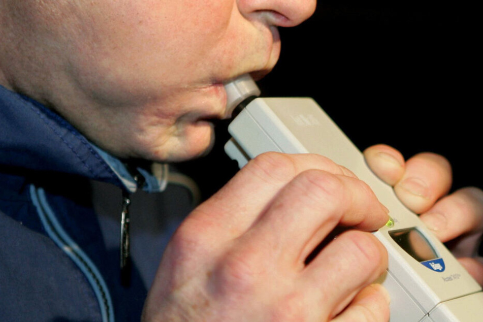 Die Polizei stellte beim Alkoholtest fest, dass der 60-Jährige 1,4 Promille intus hatte. (Symbolbild)