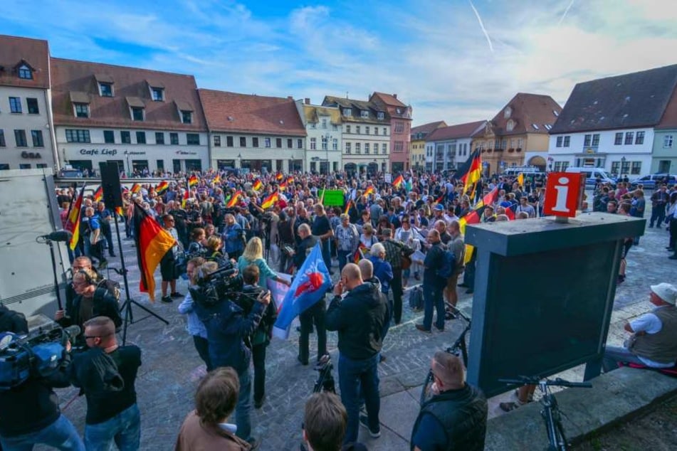 Bei der rechten Demo am Sonntagabend war laut Einschätzung der Behörden jeder vierte bis fünfte ein Rechtsextremist.