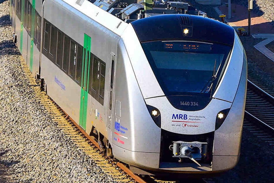 Auf der Sachsen-Franken-Magistrale rollen die Silberpfeile der MRB von Dresden nach Hof. Die Elektrifizierung der Bahnstrecke bis Nürnberg steht in den Sternen.