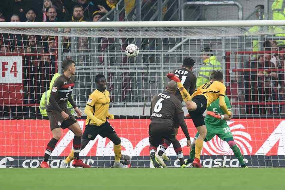 Torgefährlich ist Jannik Müller (r.) auch noch. Sein Kopfballtreffer im Dezember zum 1:1 gegen St. Pauli war schon sein sechstes Tor für Dynamo.