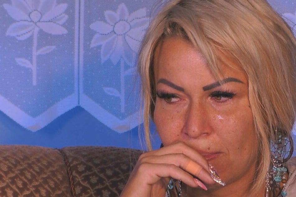 Bereits an Tag 1 fließen die Tränen. Ginger Costello Wollersheim (33) bei Promi-Big Brother.