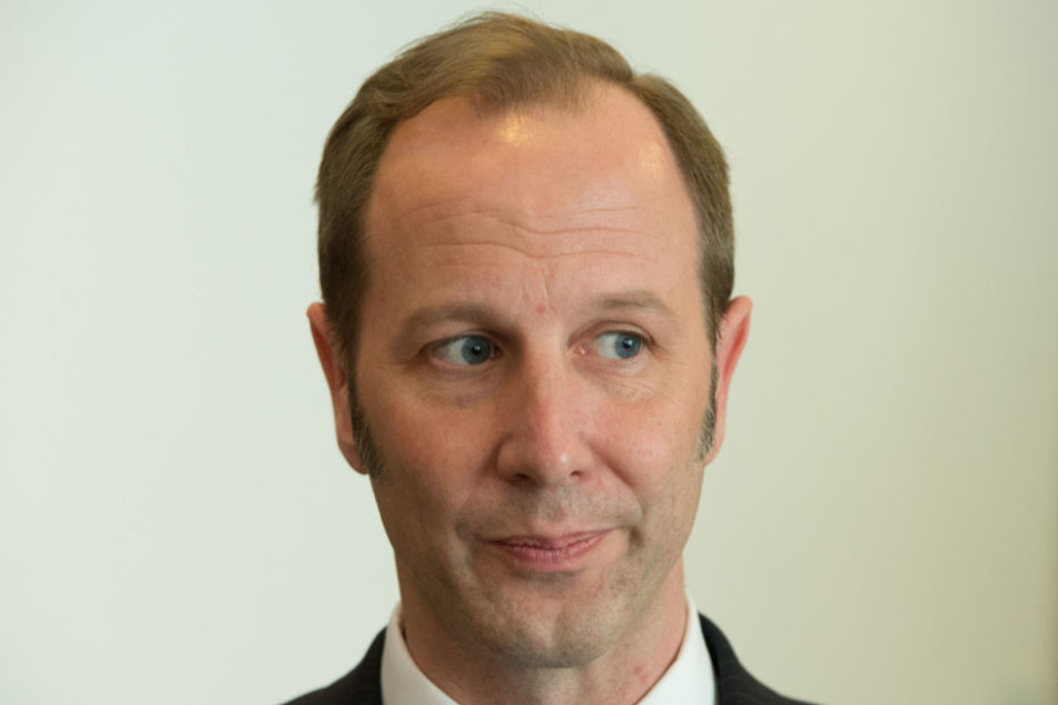Oberbürgermeister Daniel Rapp (CDU) forderte den Täter auf das Messer fallen zu lassen.