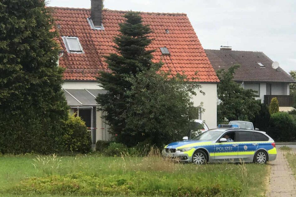 Die Polizei ermittelt am Tatort.