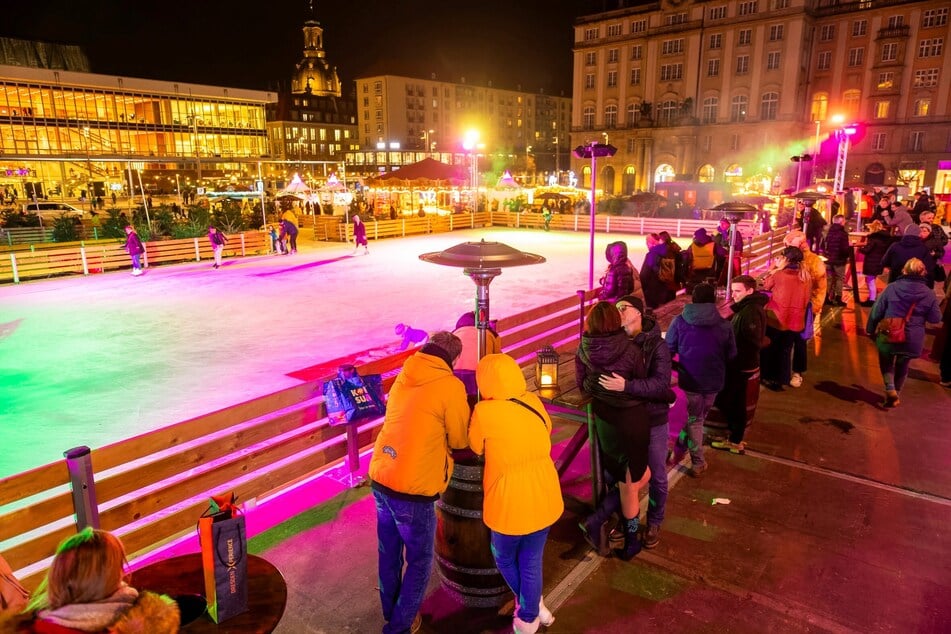 Auf dem Altmarkt findet das 1. Dresdner Winterfest statt.