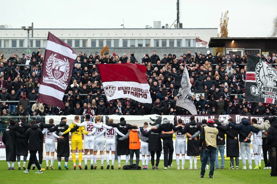 Der BFC Dynamo trägt seine Heimspiele zurzeit im Sportforum Hohenschönhausen aus, das nur knapp 4500 Zuschauer fasst.
