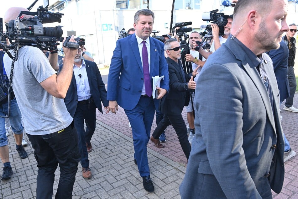 CDU-Landeschef Sven Schulze (47) bei seiner Ankunft in Magdeburg.
