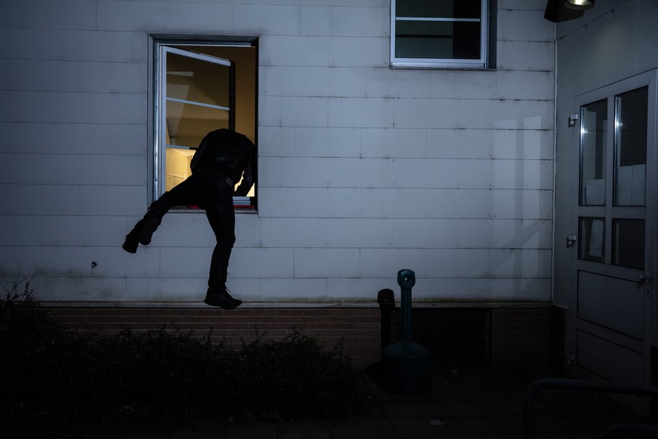 Gary Edward Glowacz (heute 70) stieg durch das Fenster der Wohnung und tötete Melissa Taylor Ellison (†20) mit einem stumpfen Gegenstand. (Symbolfoto)