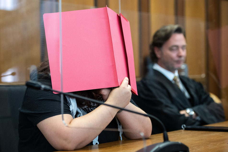 Die Angeklagte (28) hat am Donnerstag vor Gericht ihre Schuld eingeräumt. (Archivbild)