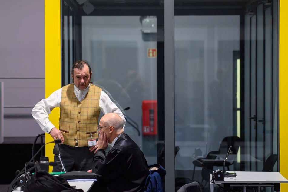 Lediglich Taleb A.'s Anwälte nehmen an der Verhandlung teil.