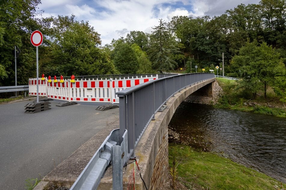 Um auf die andere Seite der Freiberger Mulde zu gelangen, müssen Anwohner nun einen großen Umweg in Kauf nehmen.