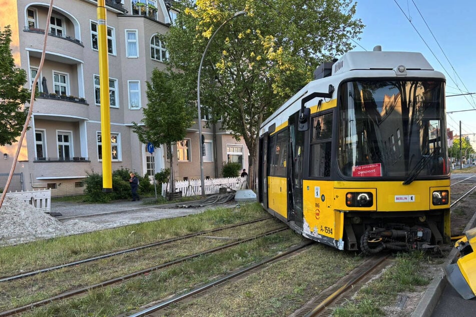 Heftiger Crash in Berlin-Lichtenberg: Drei Verletzte bei Tram-Entgleisung