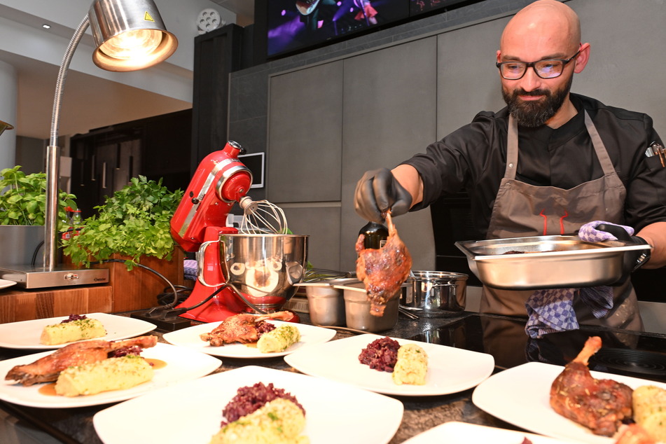 Küchenchef Sven Kasimir (43) hat tolle Menüs zusammengestellt.