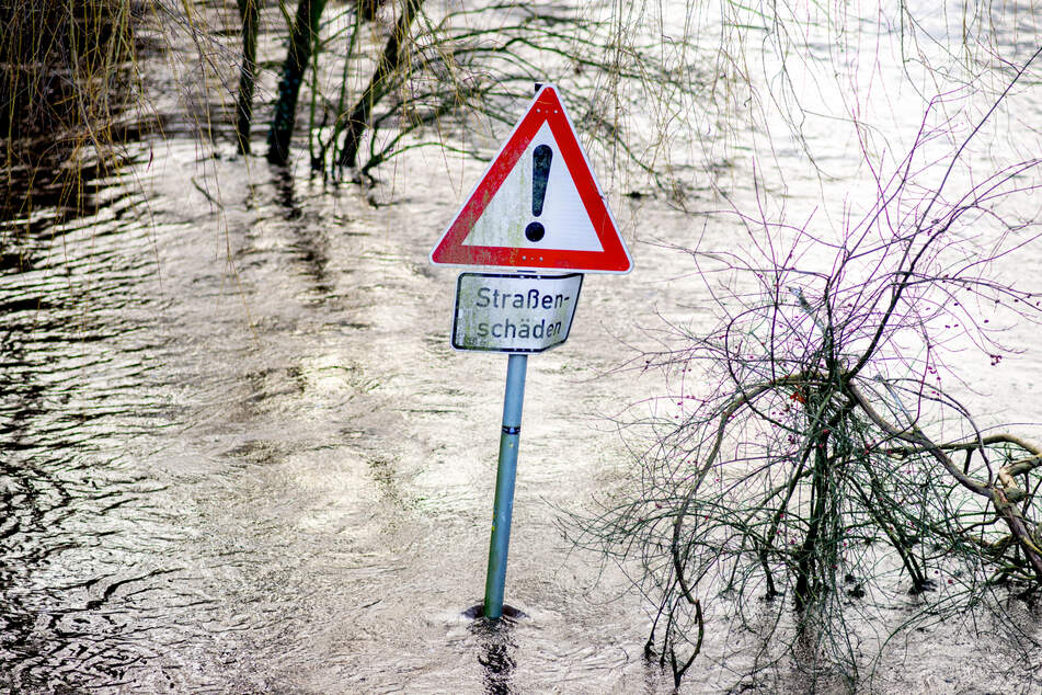 In Oldenburg bereiten sich die Einsatzkräfte aufgrund des Hochwassers auf eine mögliche Evakuierung vor. (Symbolfoto)