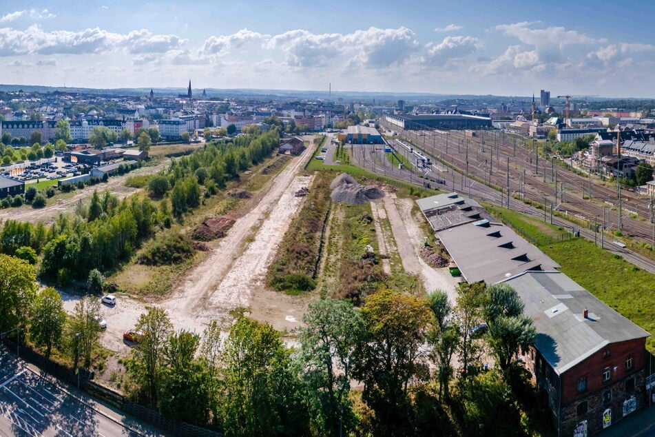 Unterhalb des Alstom-Betriebshofes will der VMS seinen neuen Eisenbahn-Betriebshof hochziehen. Rechts daneben entstehen Lager und Personalgebäude.