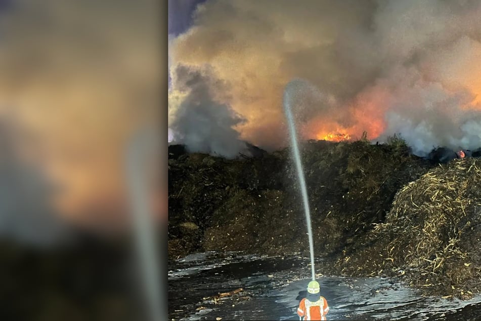 Mülldeponie steht in Flammen: Feuerwehr im Großeinsatz