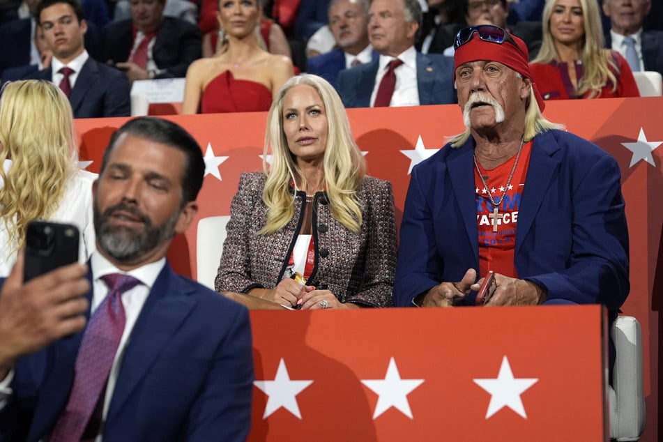 Hulk Hogans Witwe Sky Hogan (47) bestätigte, dass ihr Mann noch nicht eingeäschert sei und eine Obduktion vorgenommen wurde.